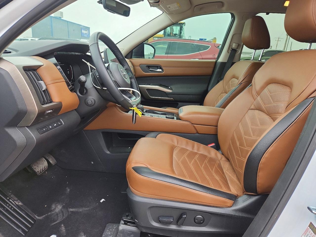 2025 Nissan Pathfinder Platinum - Фото 7