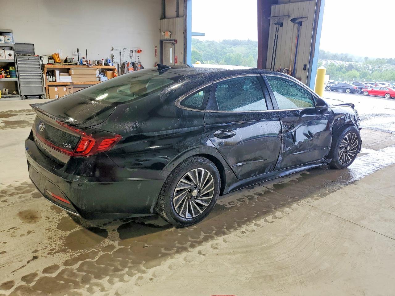 2022 Hyundai Sonata Hybrid Limited - Image 3