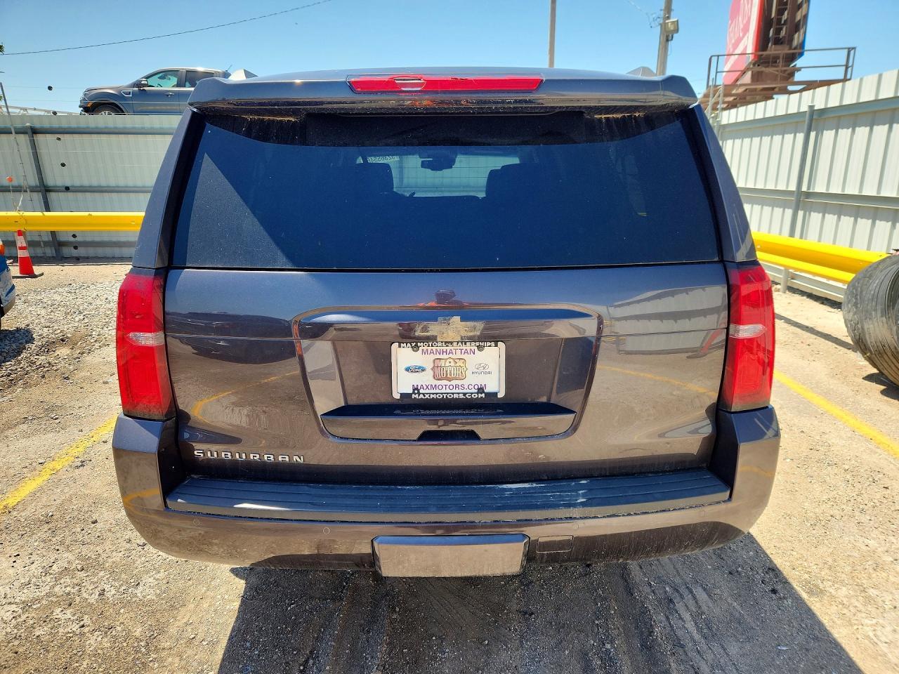 2017 Chevrolet Suburban K1500 Lt - Image 6