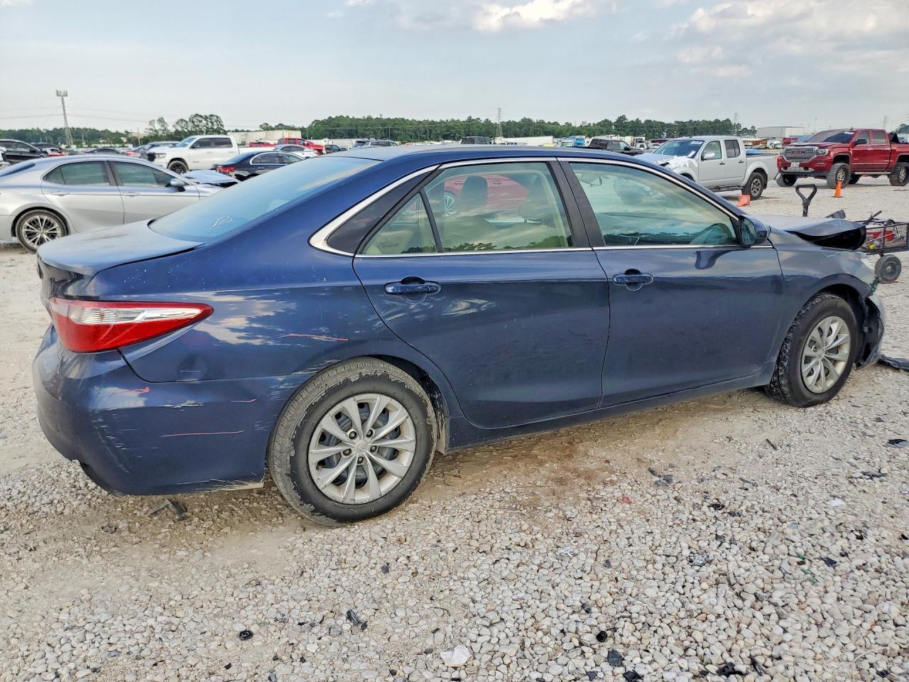 2015 Toyota Camry Le - Image 3