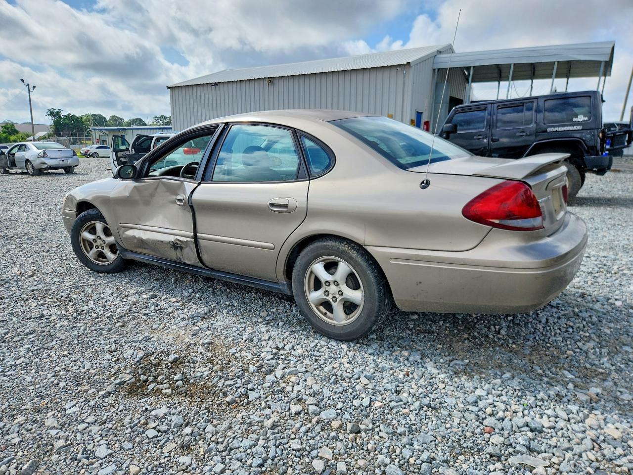 2004 Ford Taurus Se - Image 2