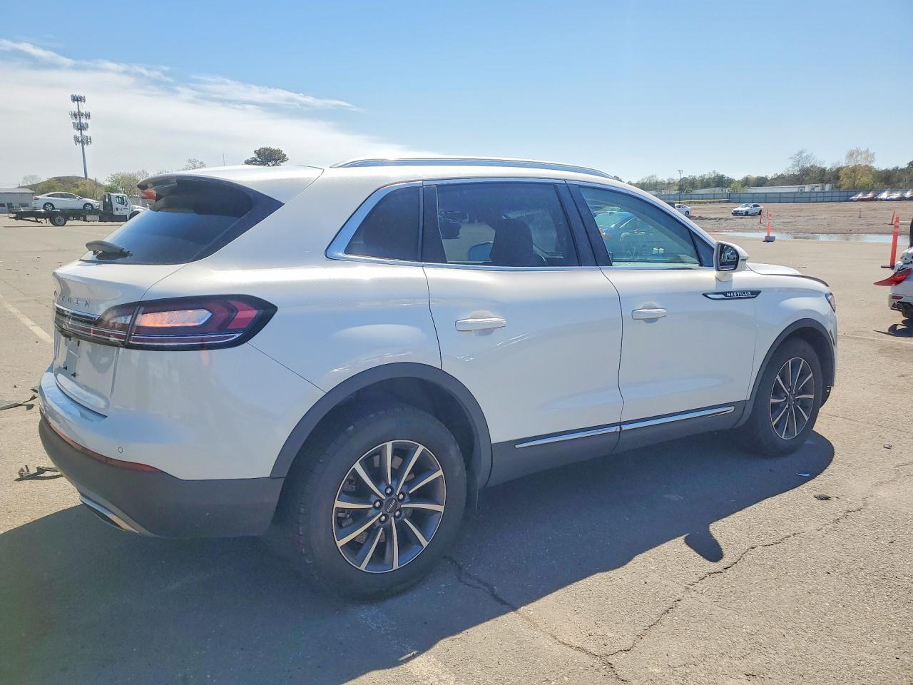 2021 Lincoln Nautilus - Image 3