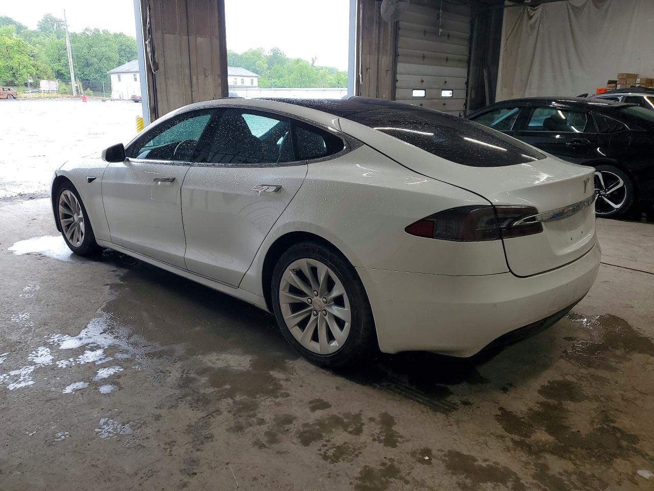 2020 Tesla Model S - Image 2
