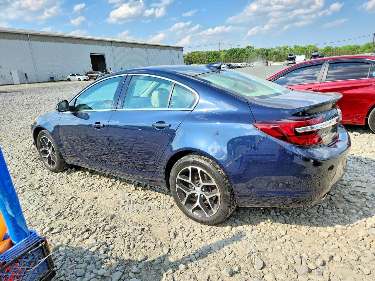 2017 Buick Regal Sport Touring - Image 2
