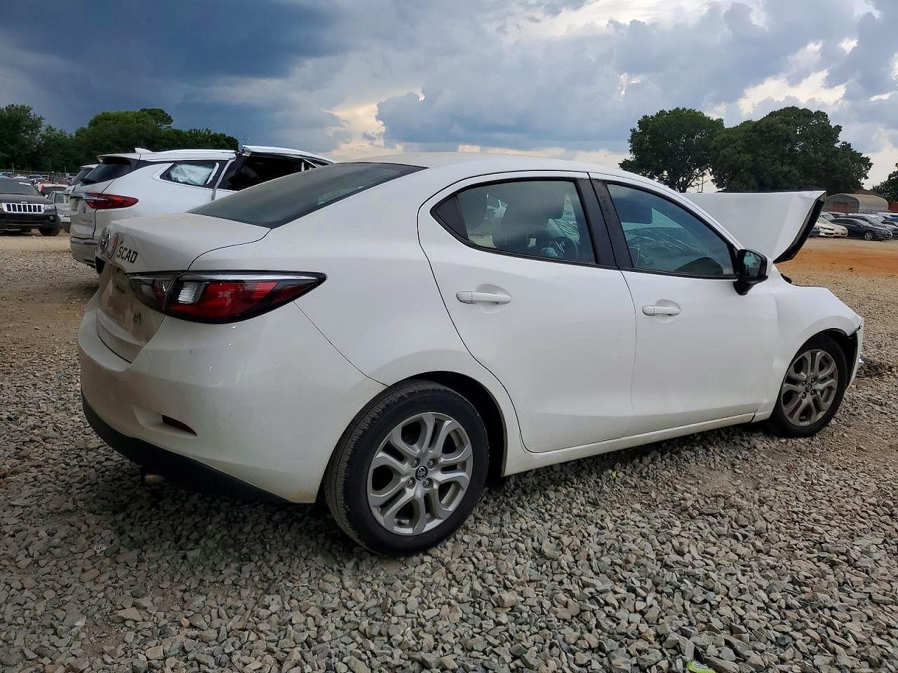 2018 Toyota Yaris Ia Base - Image 3