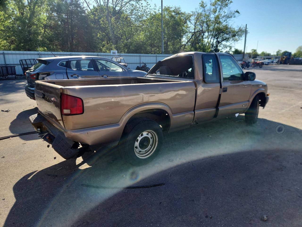 2002 Chevrolet S Truck S10 - Фото 3
