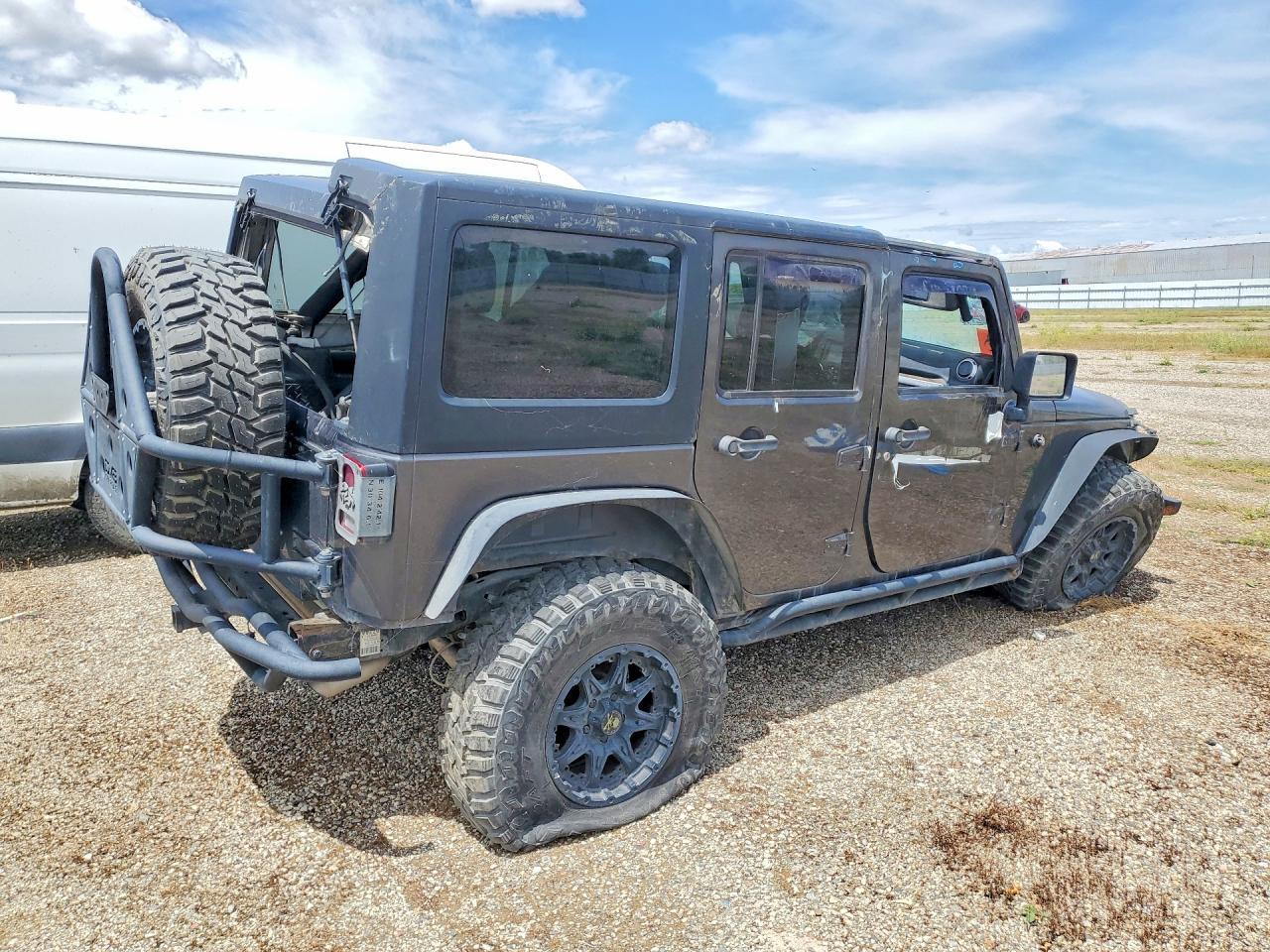 2016 Jeep Wrangler Unlimited Rubicon - Image 3