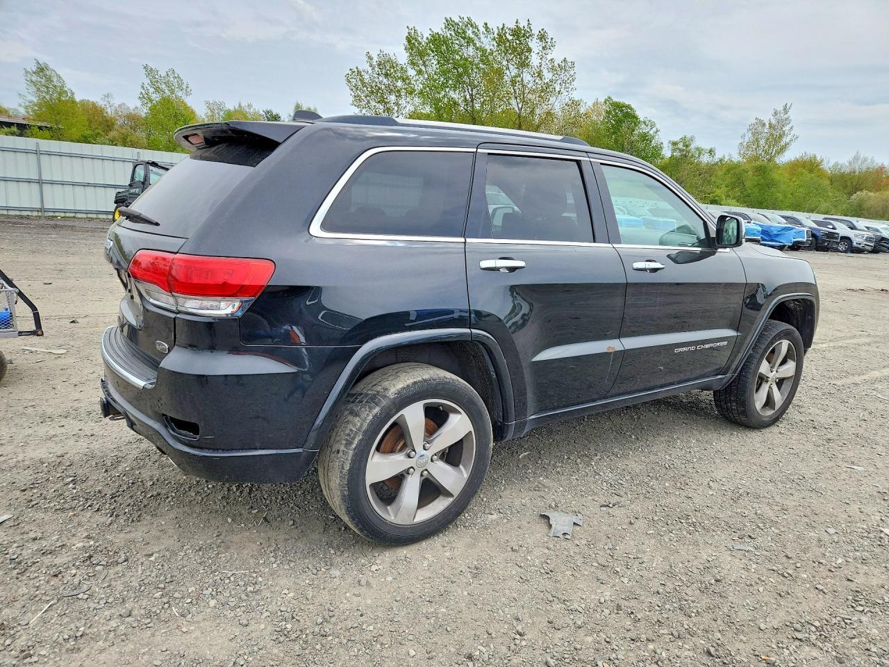 2015 Jeep Grand Cherokee Overland - Image 3