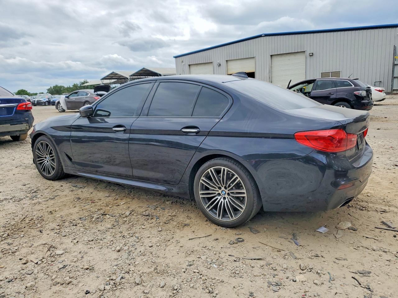 2017 BMW 530 I - Фото 2