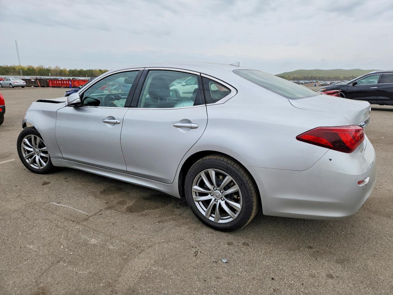 2019 Infiniti Q70 3.7 Luxe - Фото 2