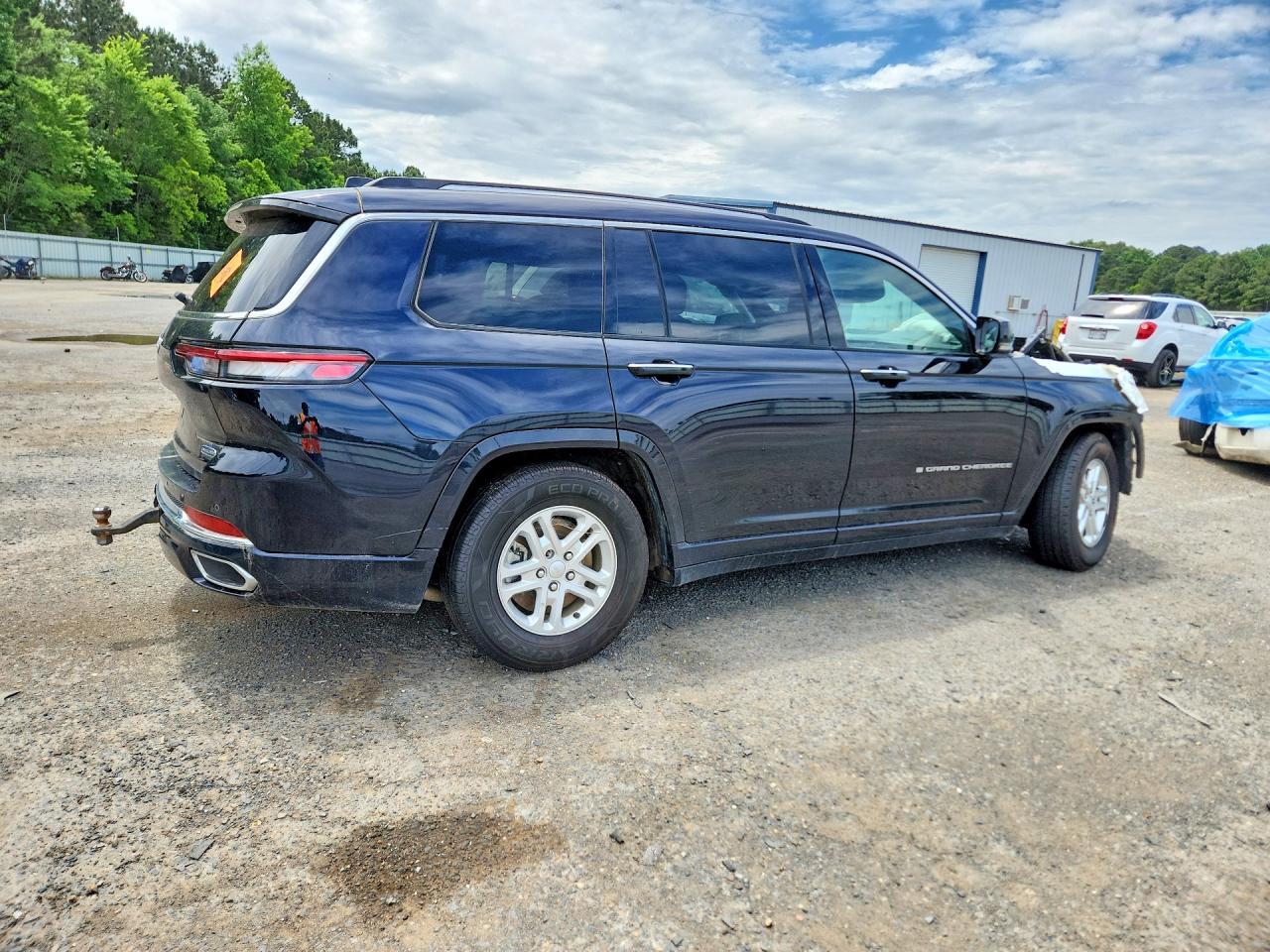 2023 Jeep Grand Cherokee L Overland - Image 3