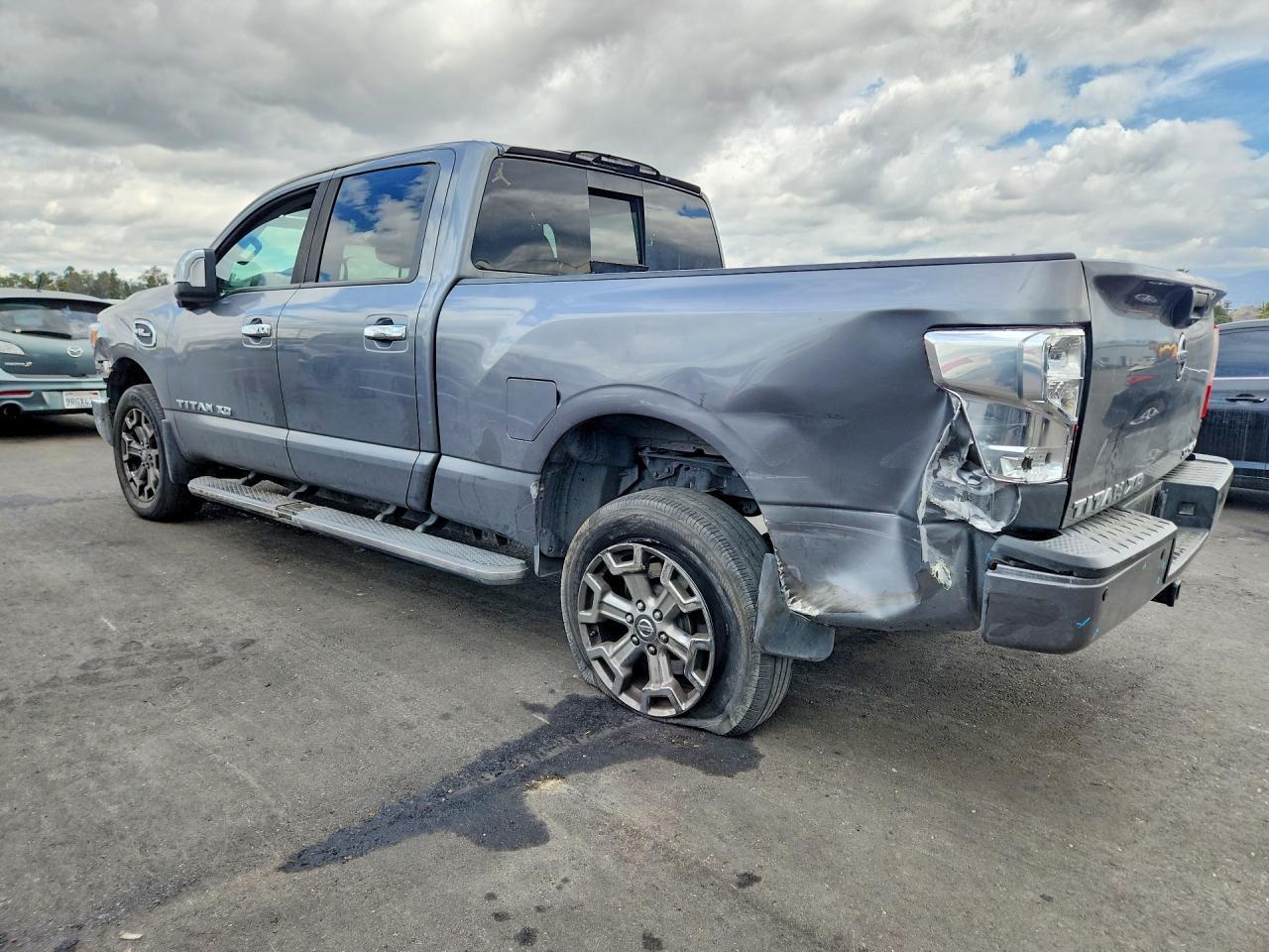 2018 Nissan Titan Xd Sl - Image 2