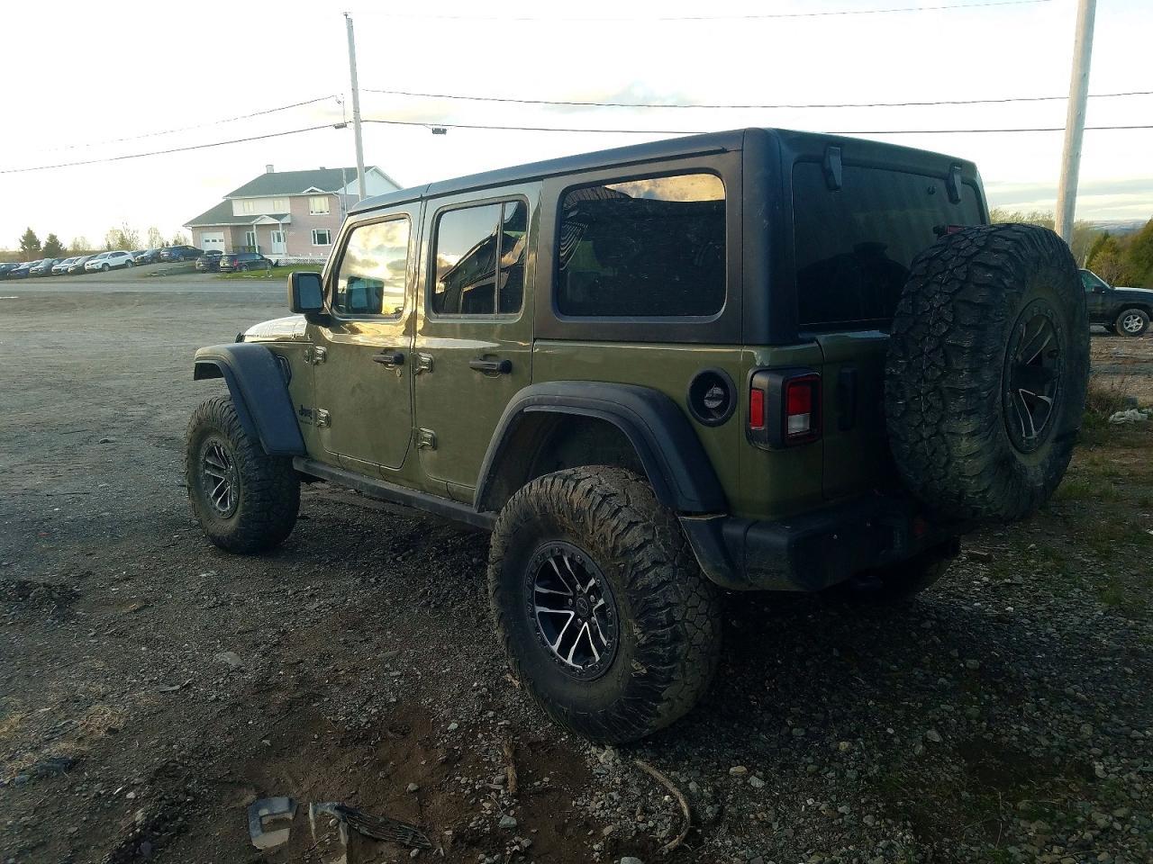2025 Jeep Wrangler Sport - Фото 2