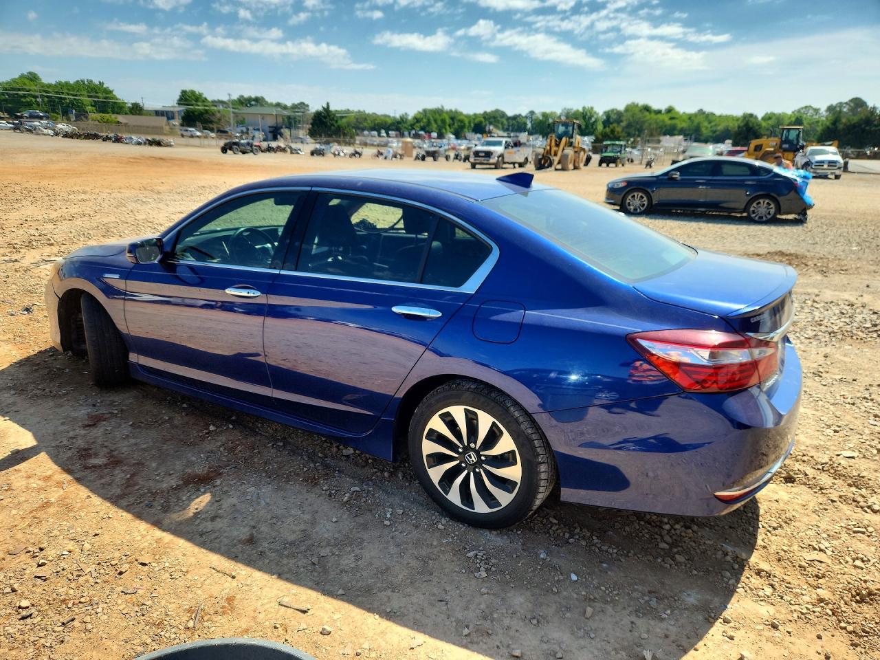 2017 Honda Accord Touring Hybrid - Фото 2