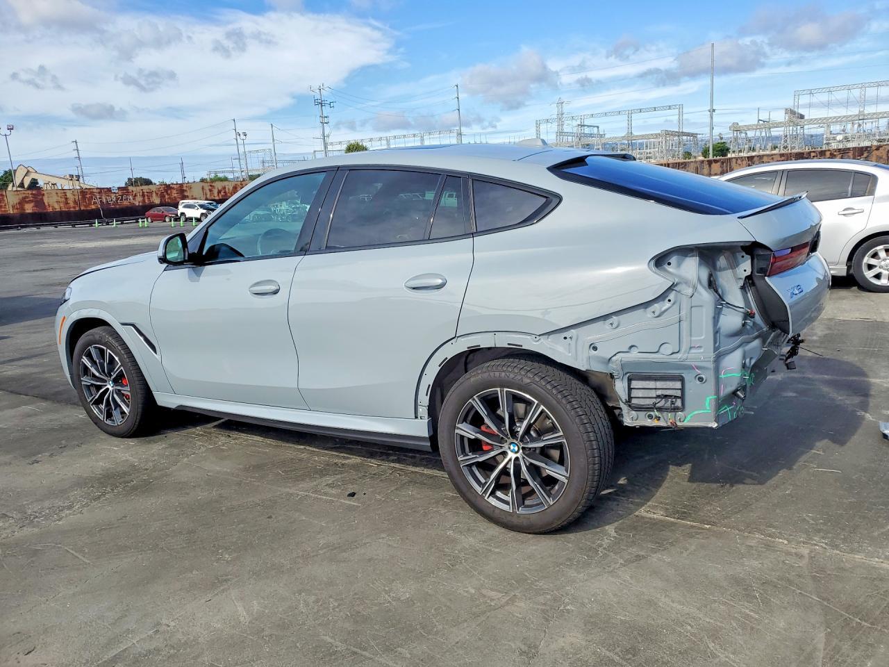 2025 BMW X6 xDrive40I - Image 2