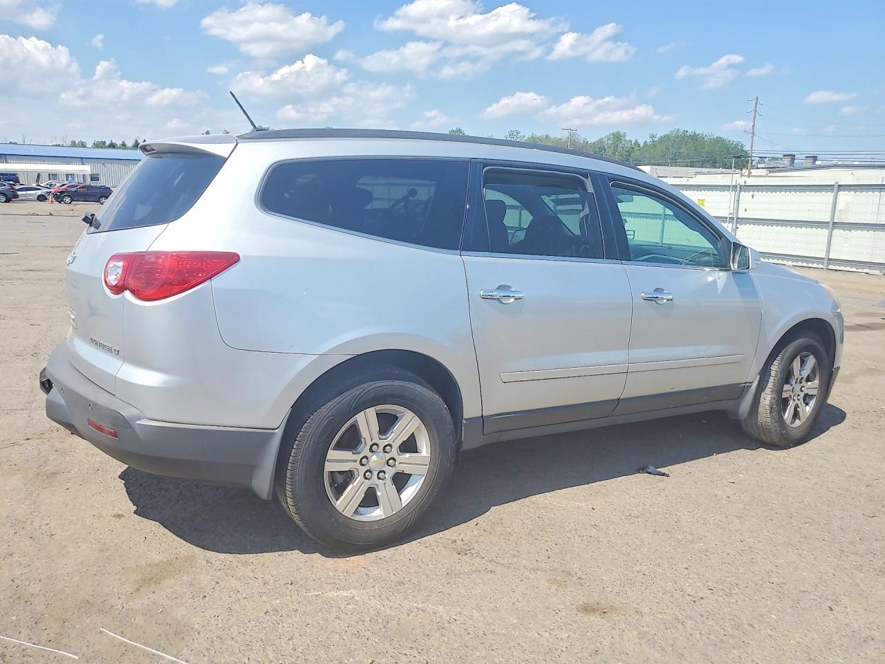 2012 Chevrolet Traverse - Image 3