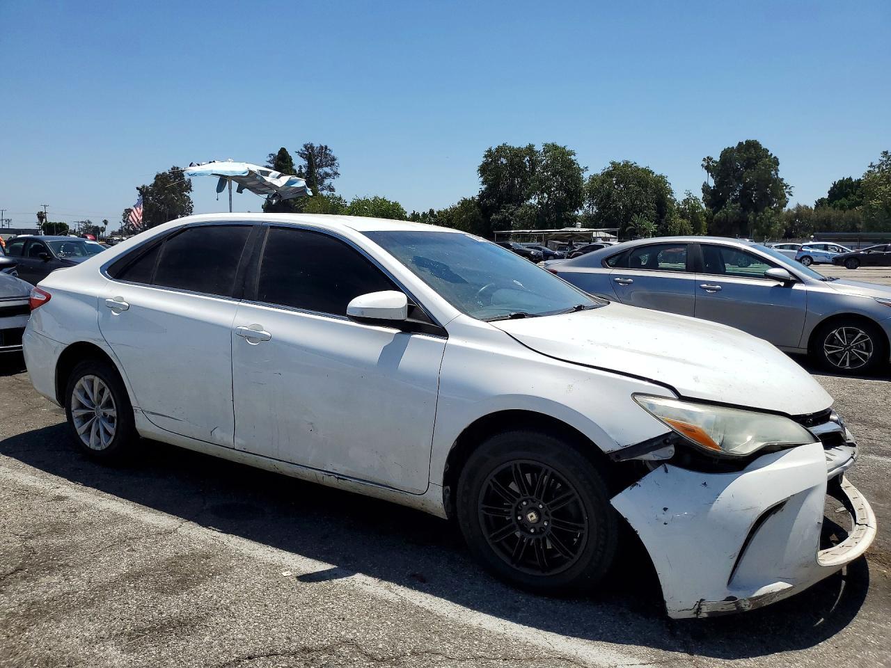 2015 Toyota Camry Le - Image 4