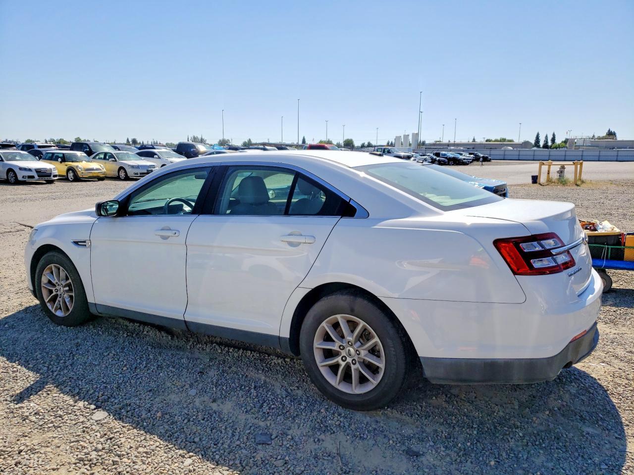 2013 Ford Taurus Se - Фото 2