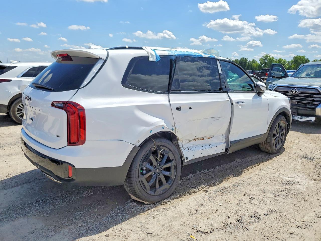 2025 Kia Telluride S - Image 3