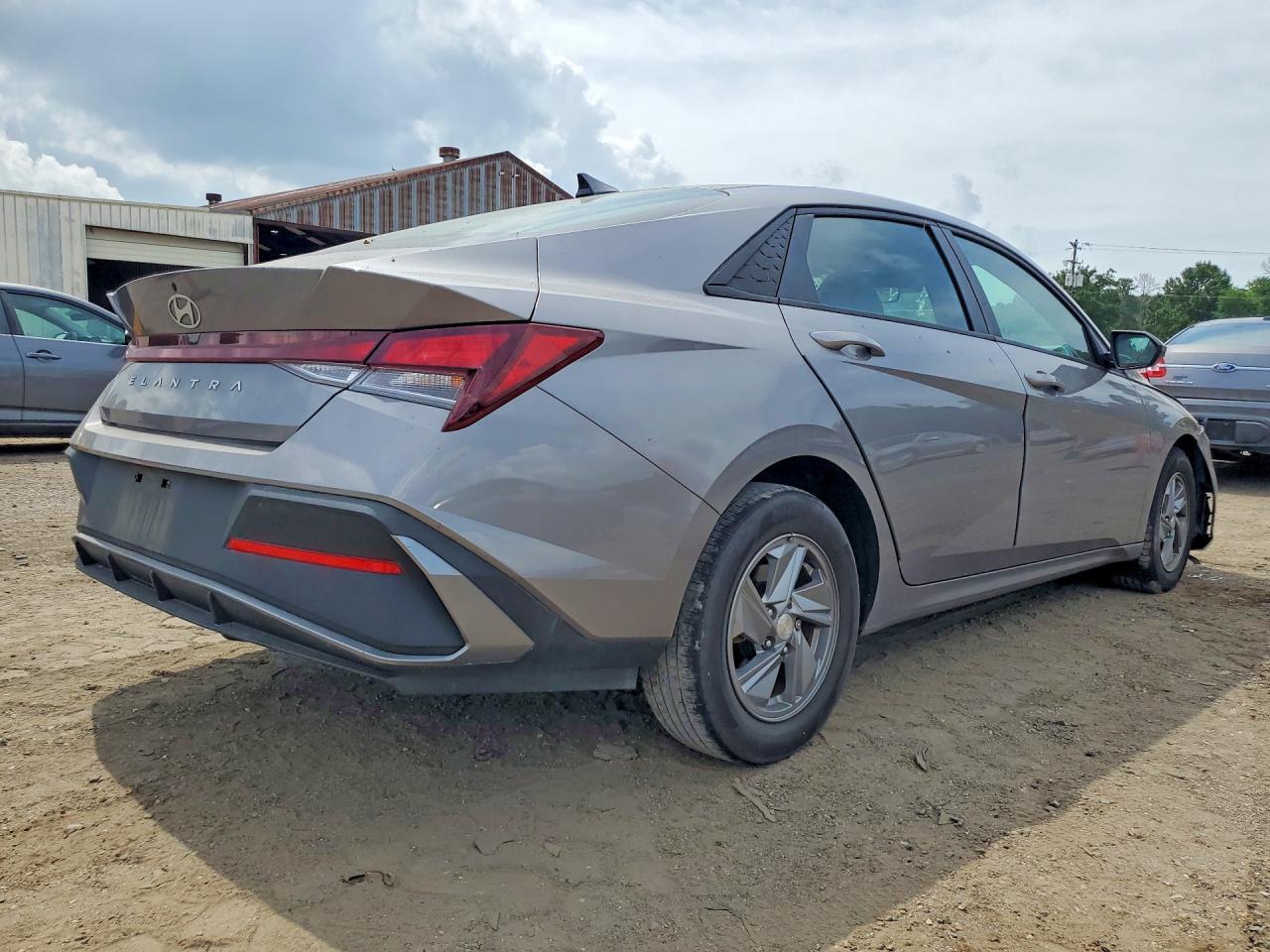2024 Hyundai Elantra Se - Фото 3