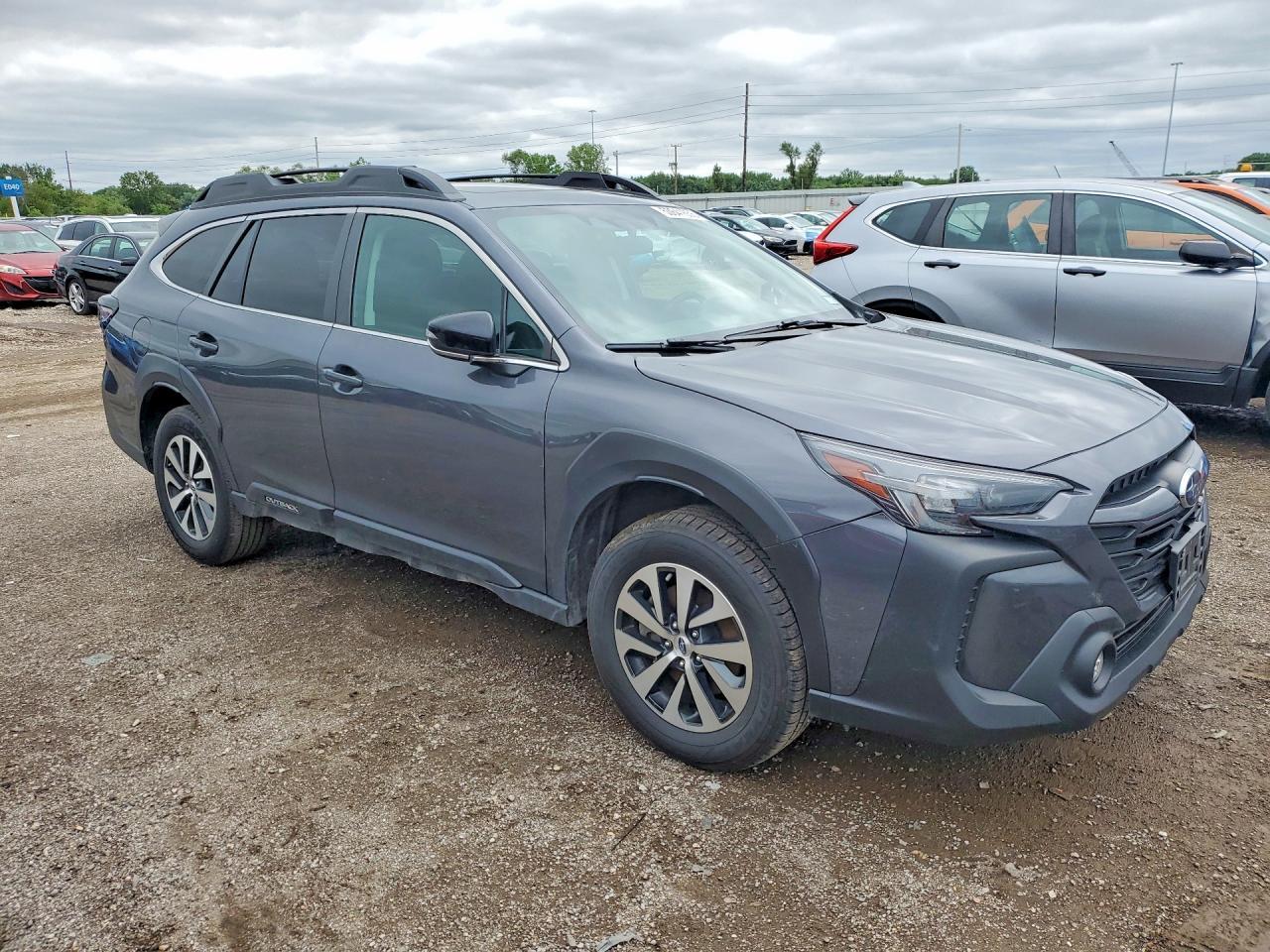 2023 Subaru Outback Premium - Image 4