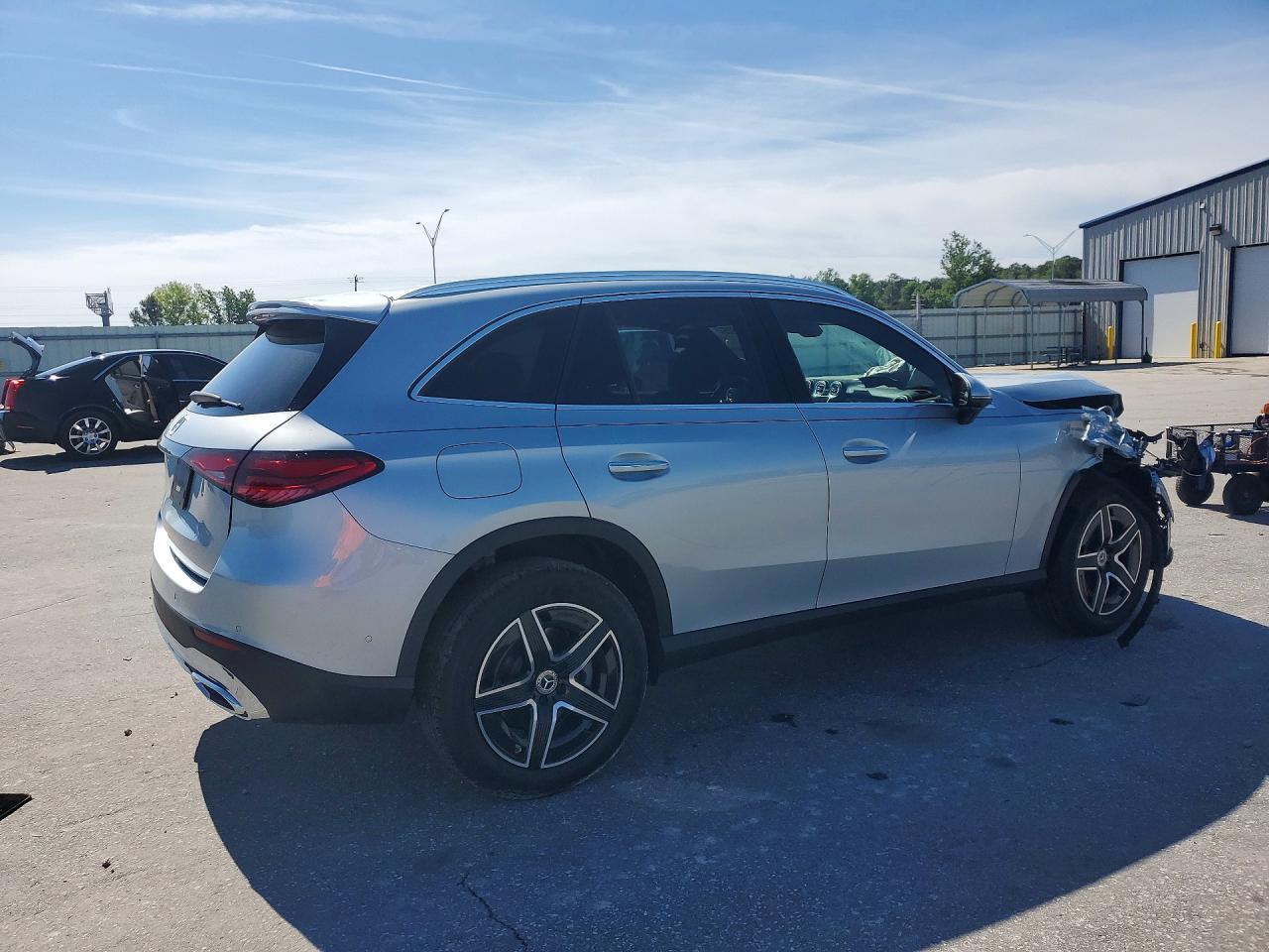 2026 Mercedes-Benz Glc 300 - Image 3