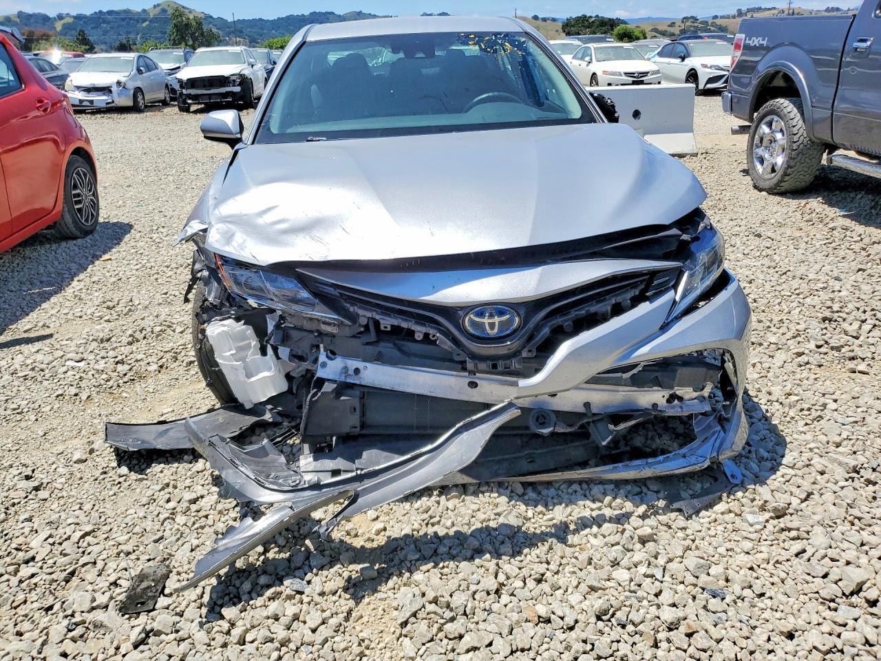 2020 Toyota Camry Le - Фото 5