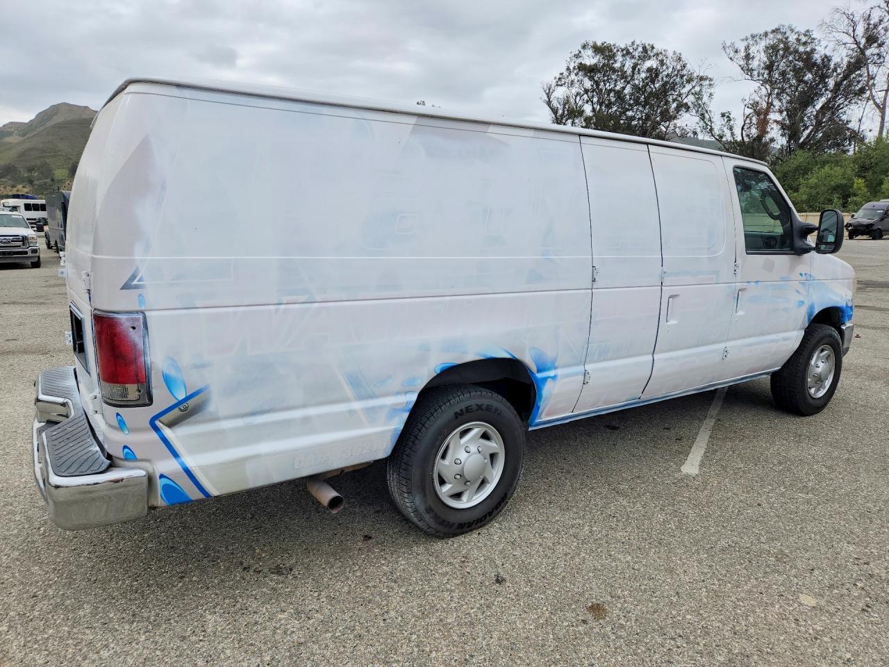 2013 Ford Econoline E350 Super Duty Van - Image 3