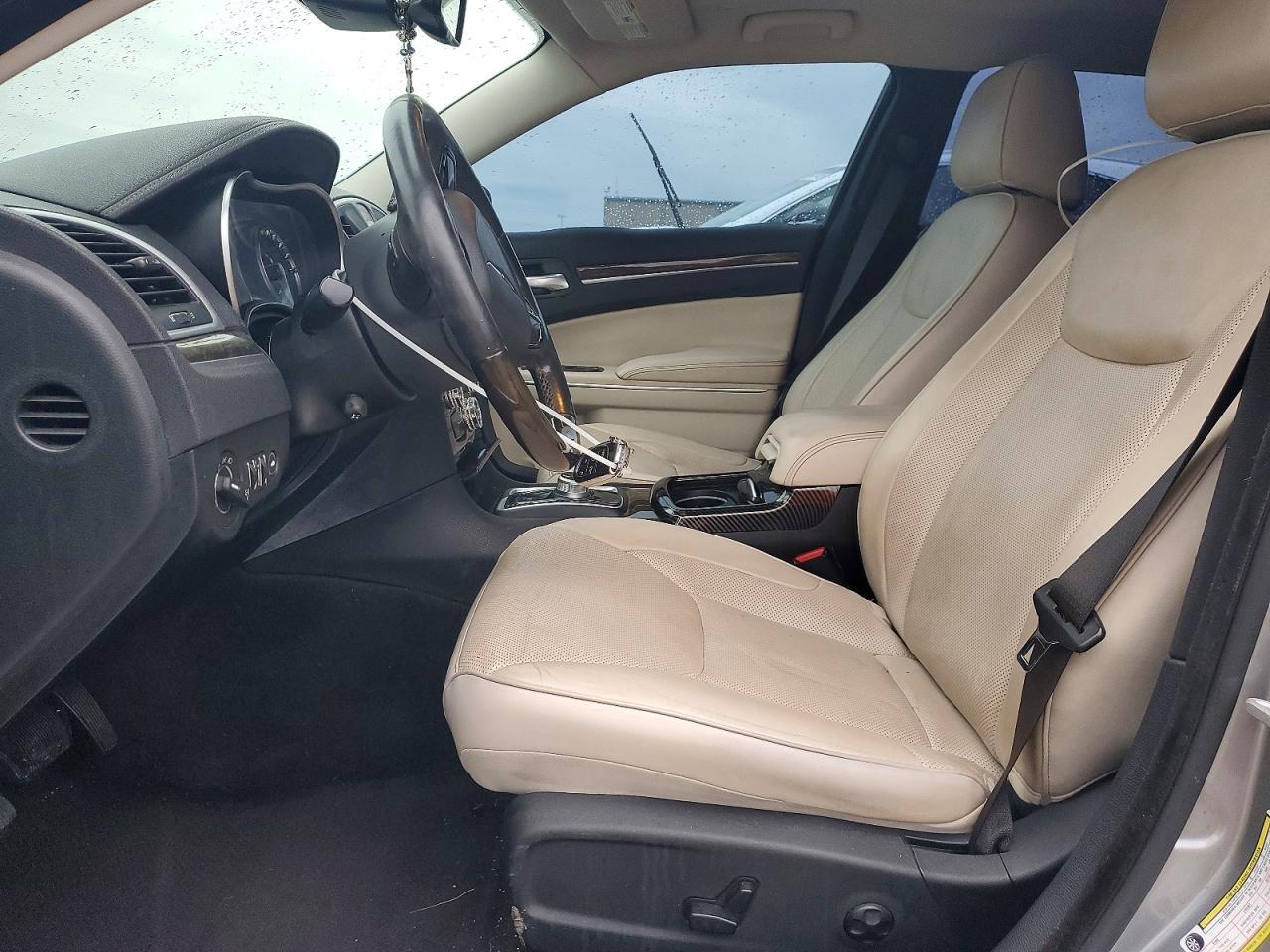 2018 Chrysler 300 Limited - Image 7