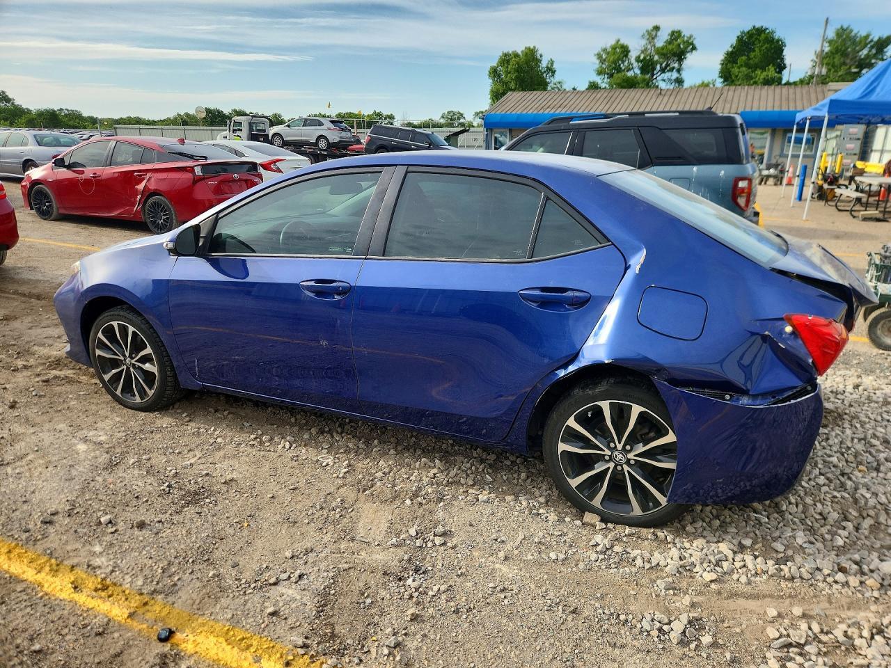 2017 Toyota Corolla Se - Image 2