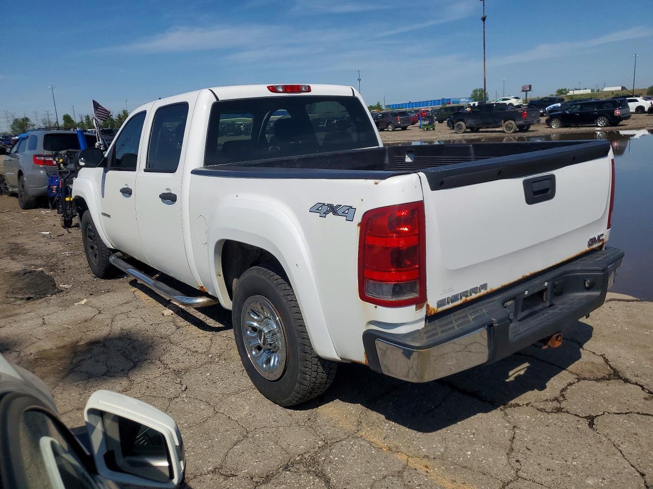 2012 GMC Sierra K1500 - Image 2