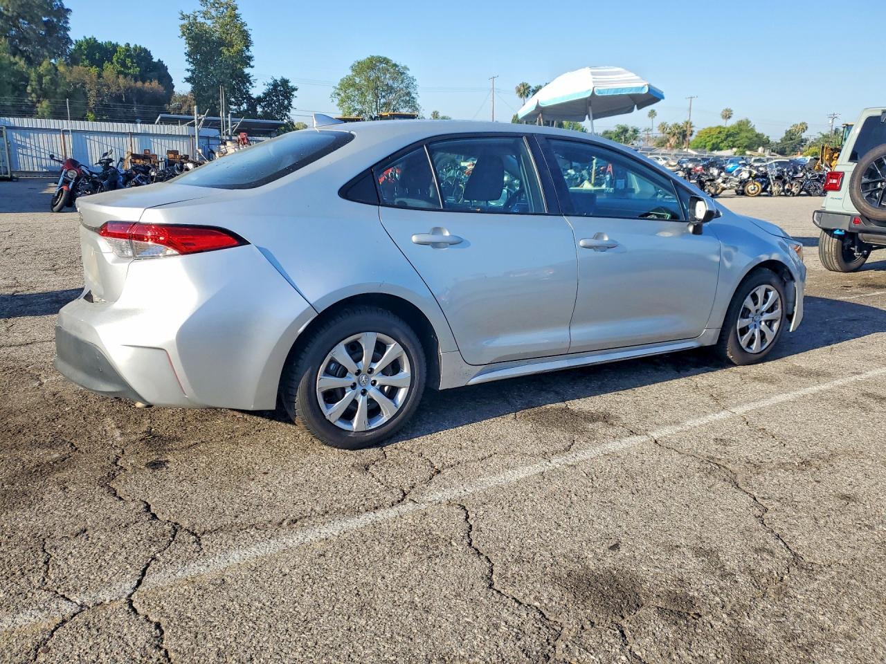 2025 Toyota Corolla Le - Фото 3