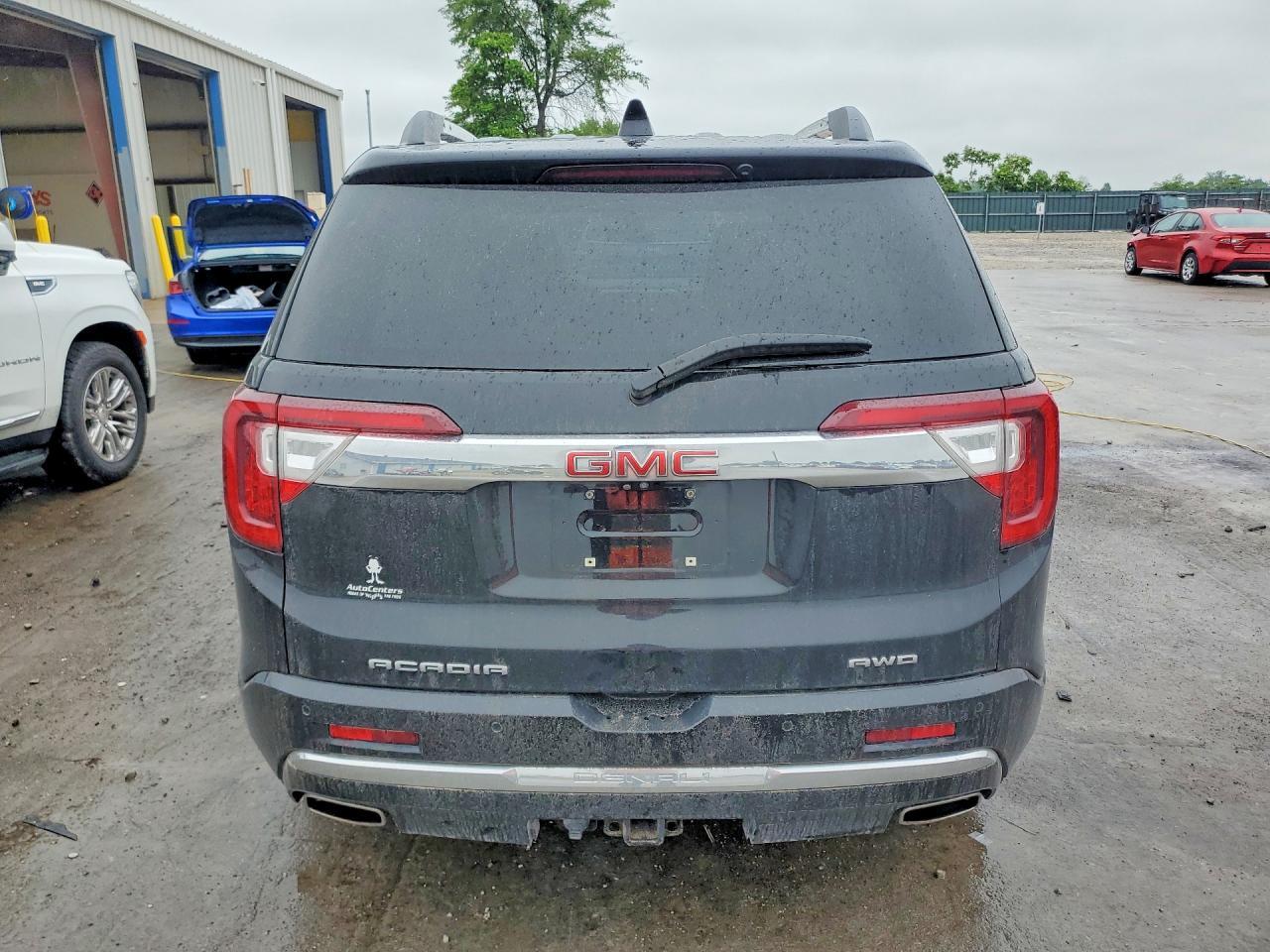 2023 GMC Acadia Denali - Image 5