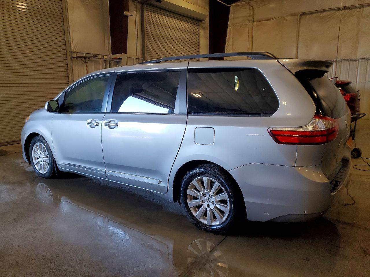 2015 Toyota Sienna Xle 7-Passenger - Image 2