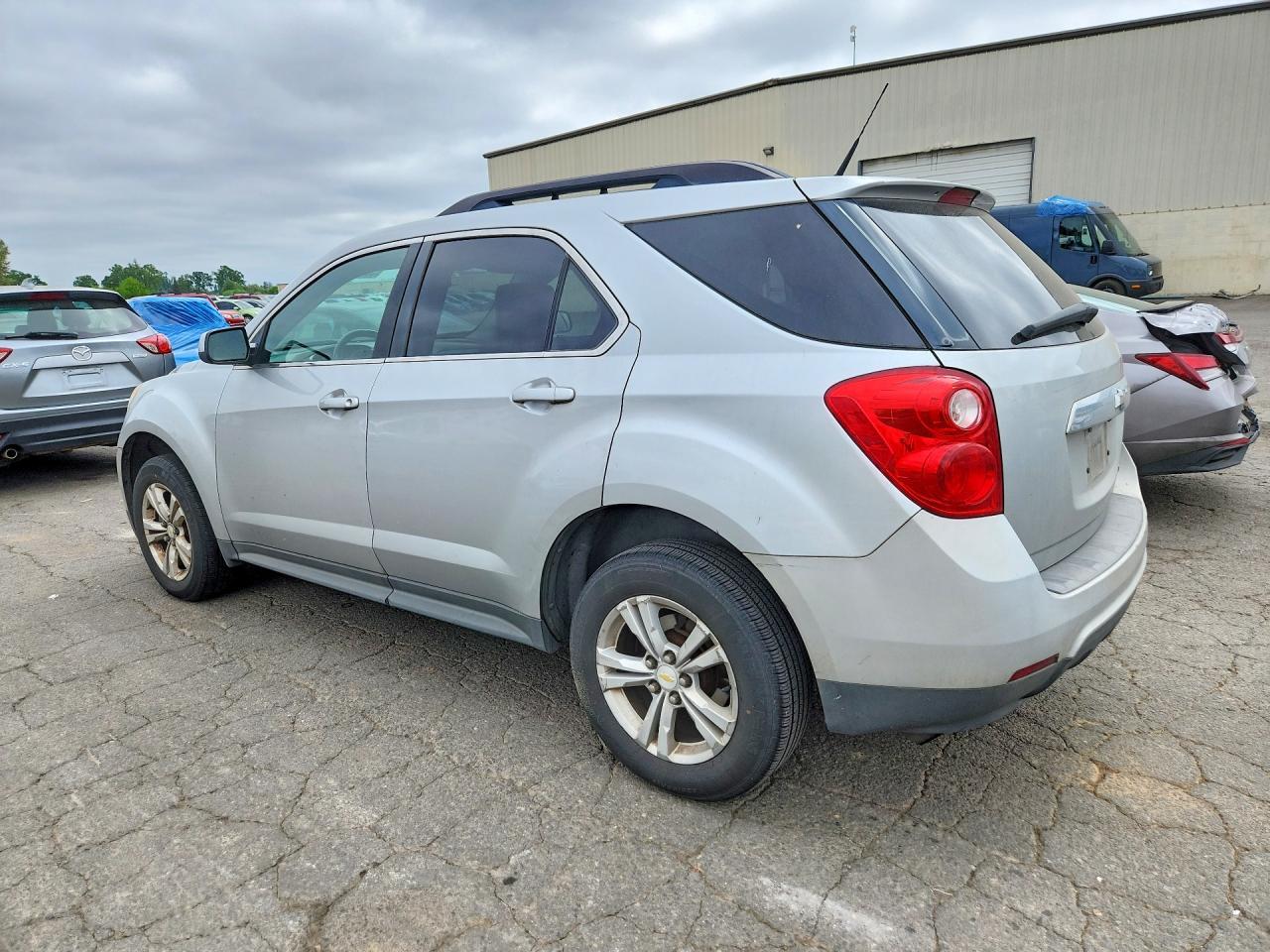 2011 Chevrolet Equinox - Фото 2