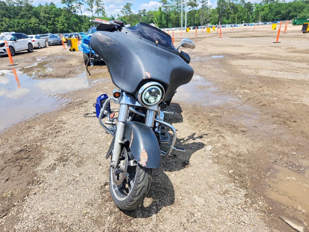 2011 Harley-Davidson Flhx - Image 2