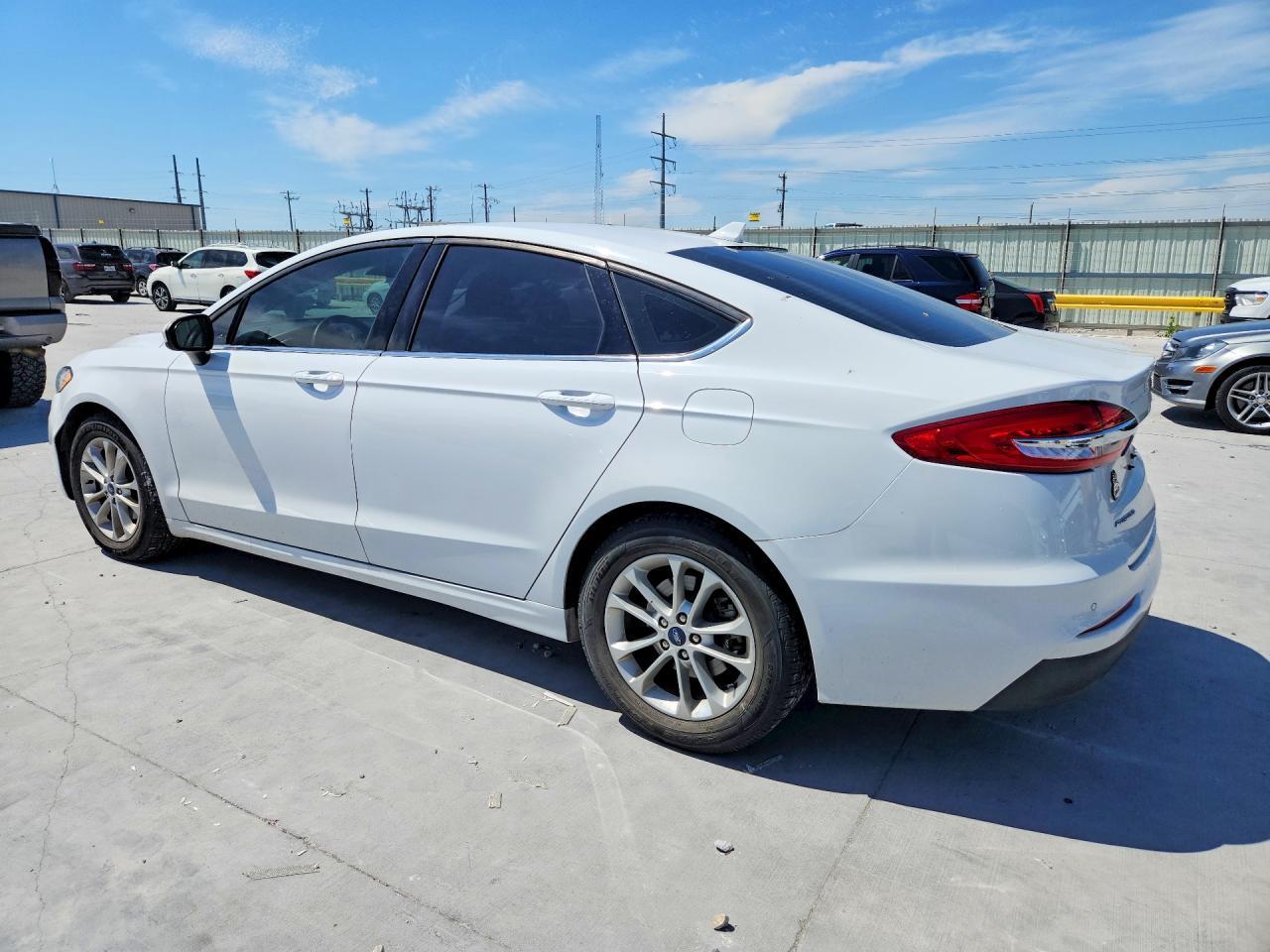 2019 Ford Fusion - Image 2