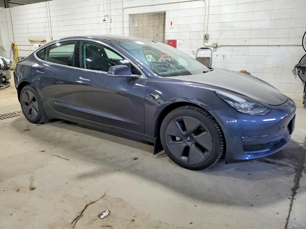2018 Tesla Model 3 - Фото 4