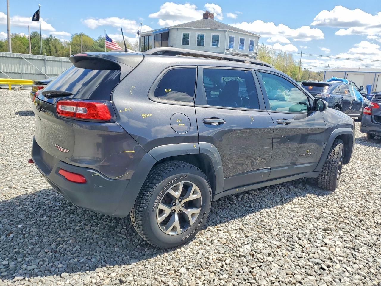 2016 Jeep Cherokee Trailhawk - Image 3