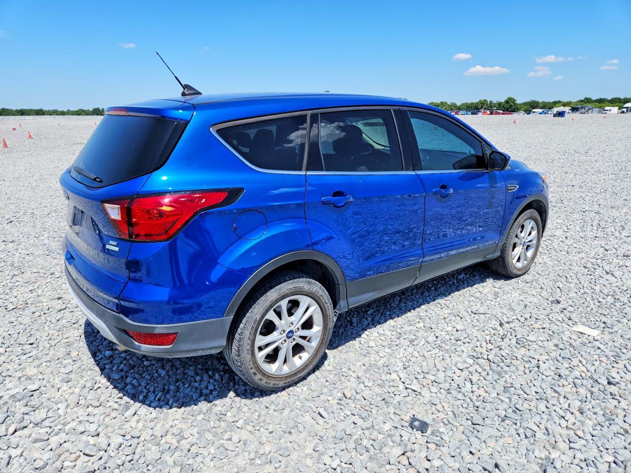 2019 Ford Escape Se - Фото 3