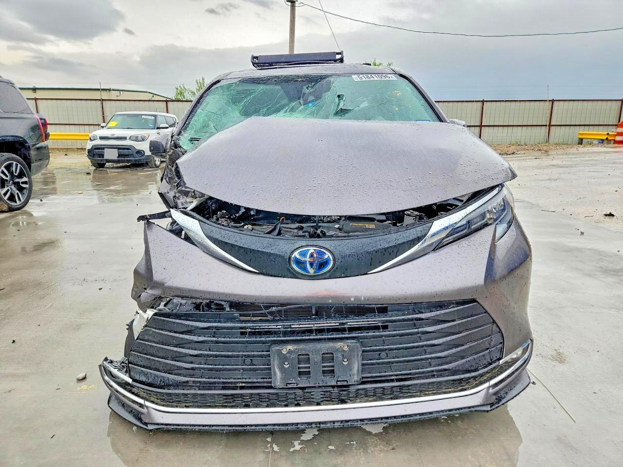 2024 Toyota Sienna Xle 7-Passenger - Image 5