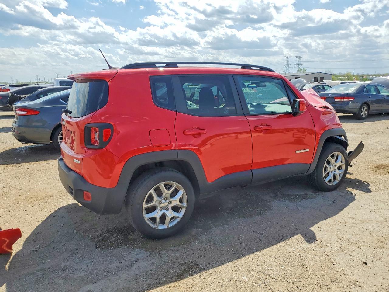 2016 Jeep Renegade Latitude - Image 3