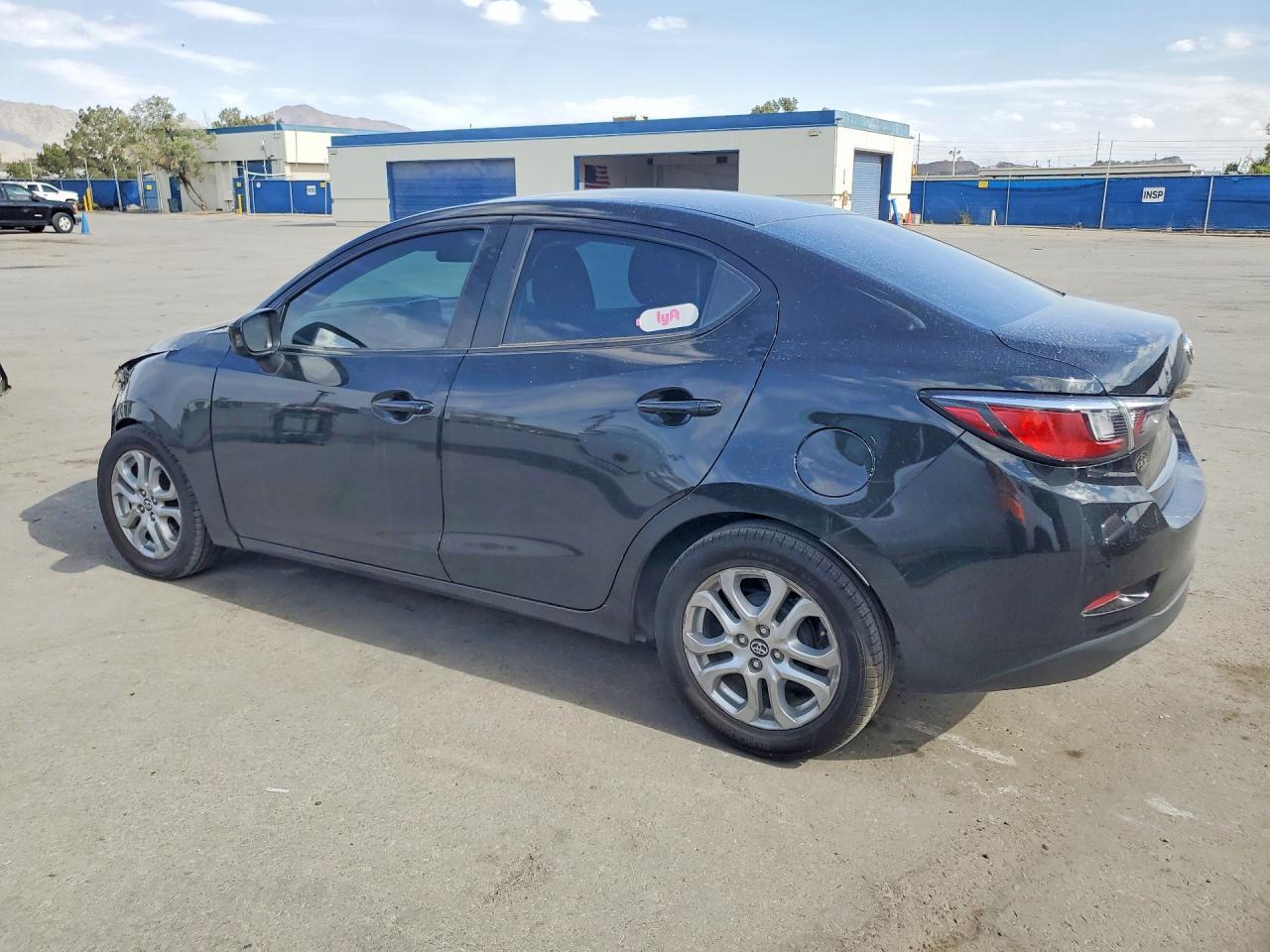 2018 Toyota Yaris Ia Base - Фото 2