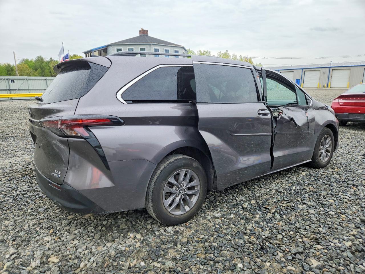 2023 Toyota Sienna Xle - Фото 3