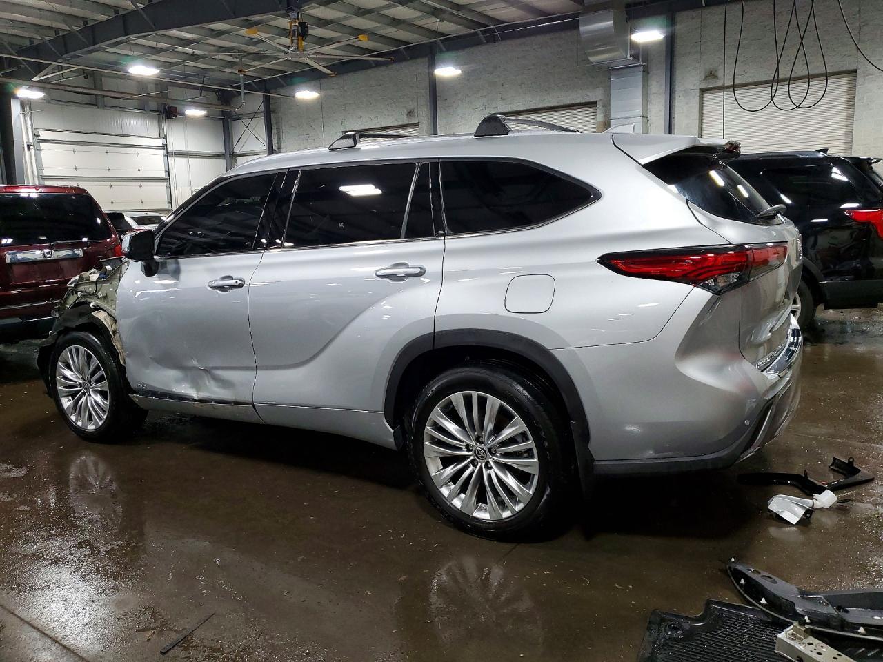 2023 Toyota Highlander Hybrid Platinum - Фото 2