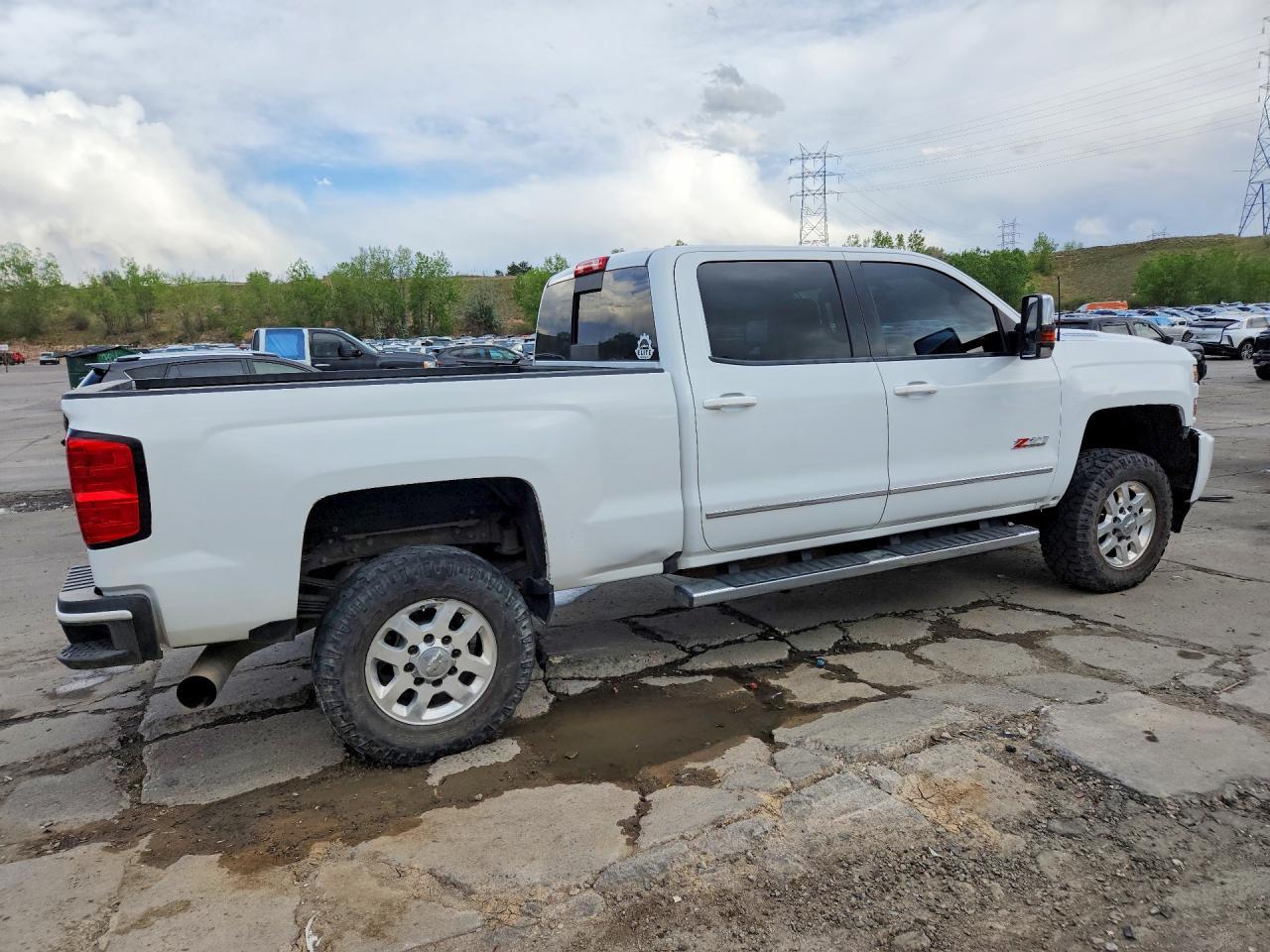 2018 Chevrolet Silverado K3500 Lt - Image 3