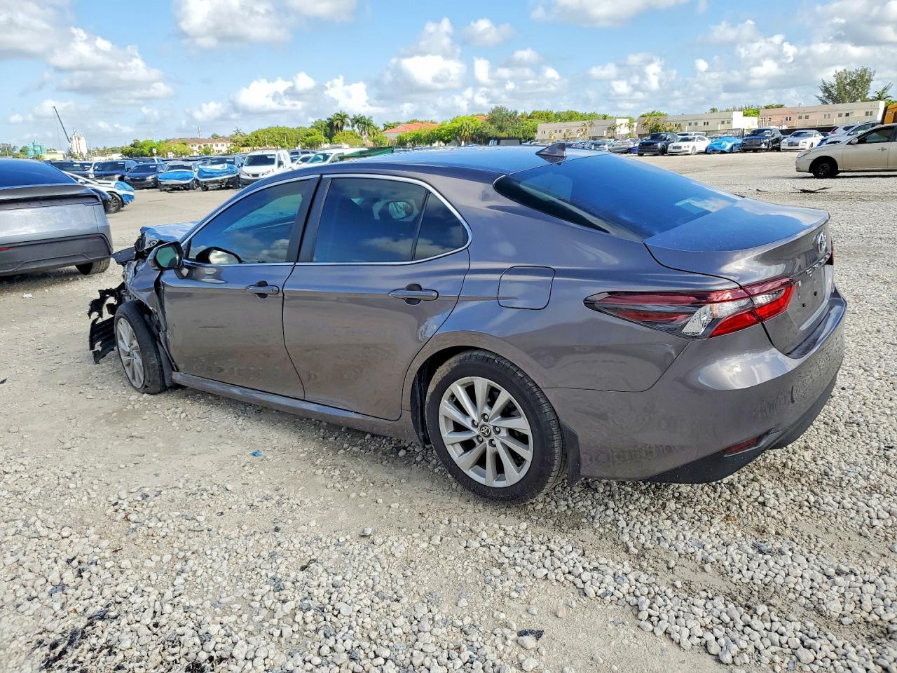 2024 Toyota Camry Le - Фото 2