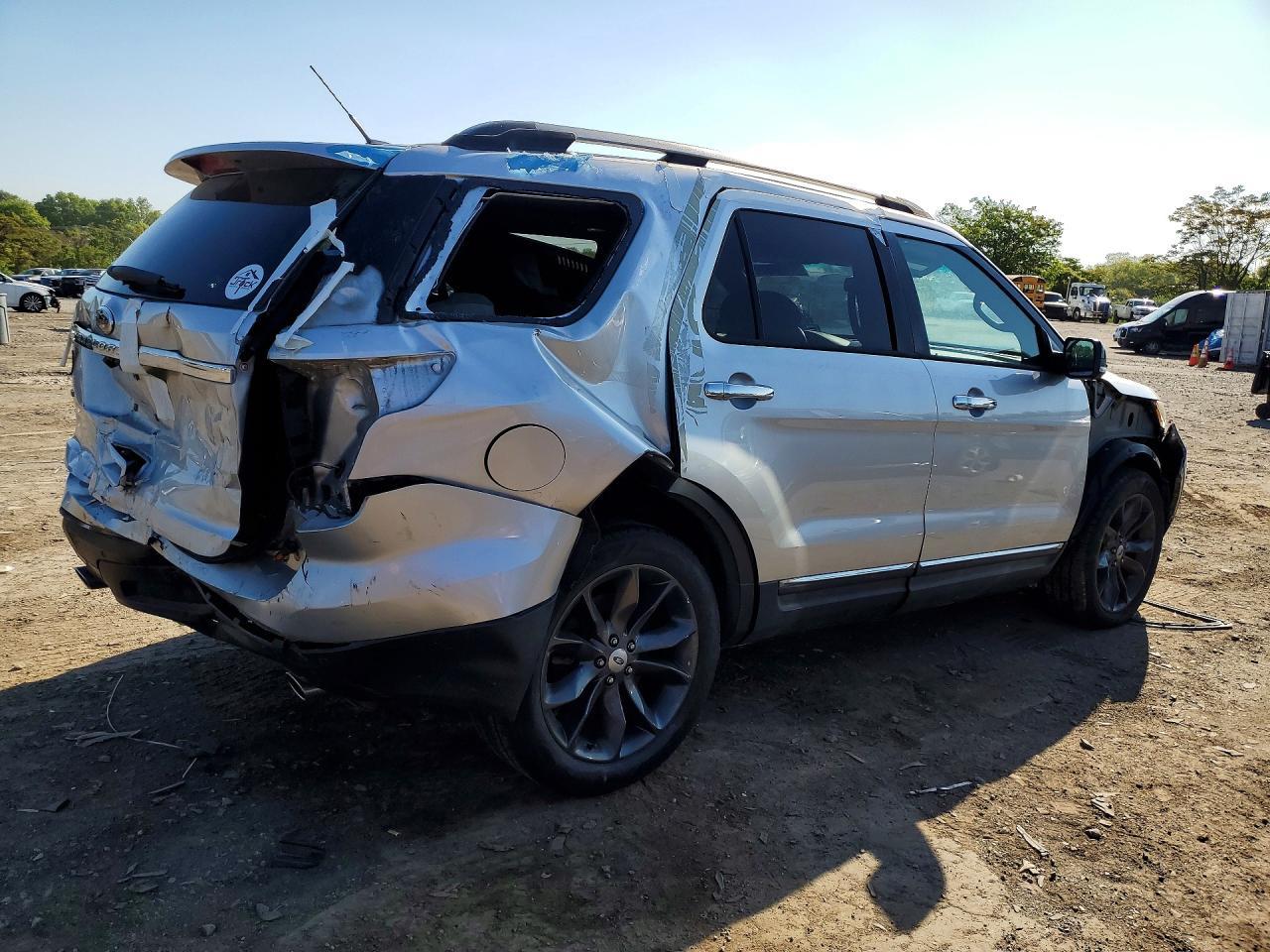 2015 Ford Explorer Xlt - Фото 3