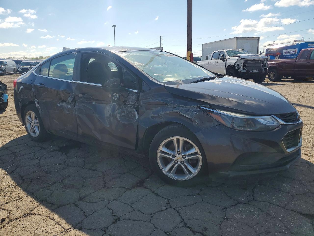 2017 Chevrolet Cruze Lt - Image 4