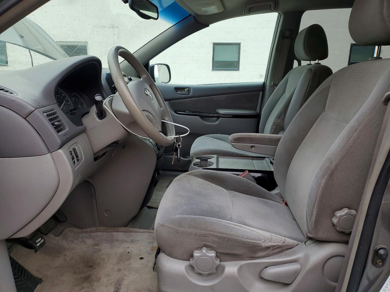 2004 Toyota Sienna Le 8 Passenger - Image 7